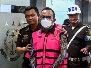 Korupsi Pertamina Rp193,7 Triliun Bikin Warga Geram: 'BBM Mahal, Eh Duitnya Malah Dikorupsi!'