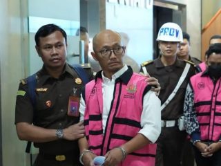 Bongkar Korupsi Pertamina Rp193,7 T: Minyak Diimpor Mahal, BBM Dicampur, Rakyat yang Tekor!