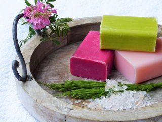 Rahasia Kulit Glowing Tanpa Ribet: Tips Ampuh Atasi Wajah Kering