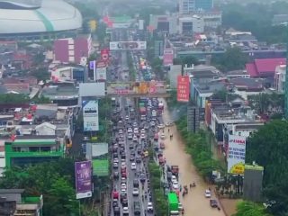 Jalan Ahmad Yani Bekasi Banjir! Pemotor Banyak yang Mogok, Lalu Lintas Kacau