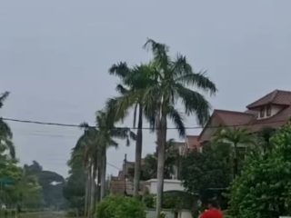 Kemang Pratama Bekasi Banjir Lagi! Warga Ngungsi, Air Sampai 2,5 Meter!