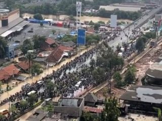 Bekasi Macet Parah Gara-Gara Banjir! Waktu Tempuh Naik 4x Lipat, Warga Pusing!
