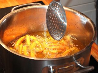 Gorengan Aman & Sehat? Begini Cara Pakai Minyak Goreng yang Benar!