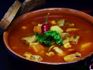 Berbuka Puasa Tetap Fit! Ini Menu Diet Anti Kalap