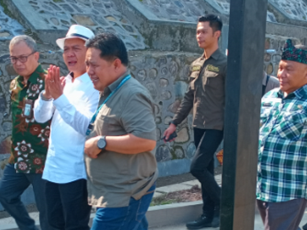 Bupati Bandung Resmikan Alun-alun Paseh: "Ruang Publik Ini Harus Hidup dan Bermanfaat untuk Masyarakat"