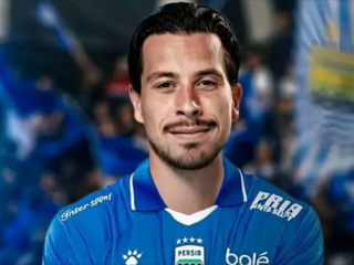 Thom Haye Resmi Berseragam Persib, Siap Perkuat Maung Bandung